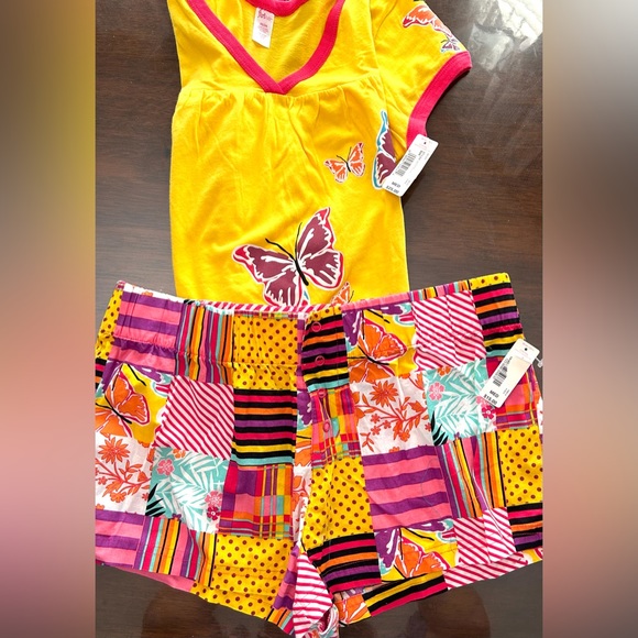 Pajamas woman M, Shorts and top, NWT. Yellow butterfly, multi color - Picture 2 of 3